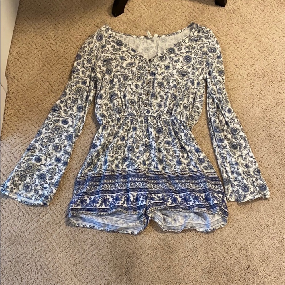I’m selling a floral romper.